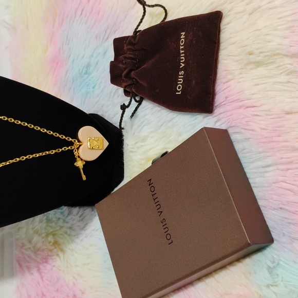FIRM!! RARE! Auth Louis Vuitton Rose Velour Resin Goldtone Lock Heart Necklace - Picture 9 of 16